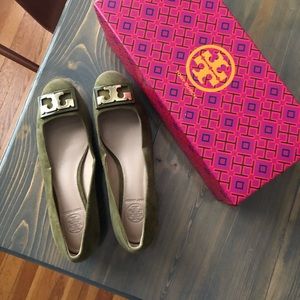 Tory Burch GiGi Flat Sz 6 Olive Green Suede